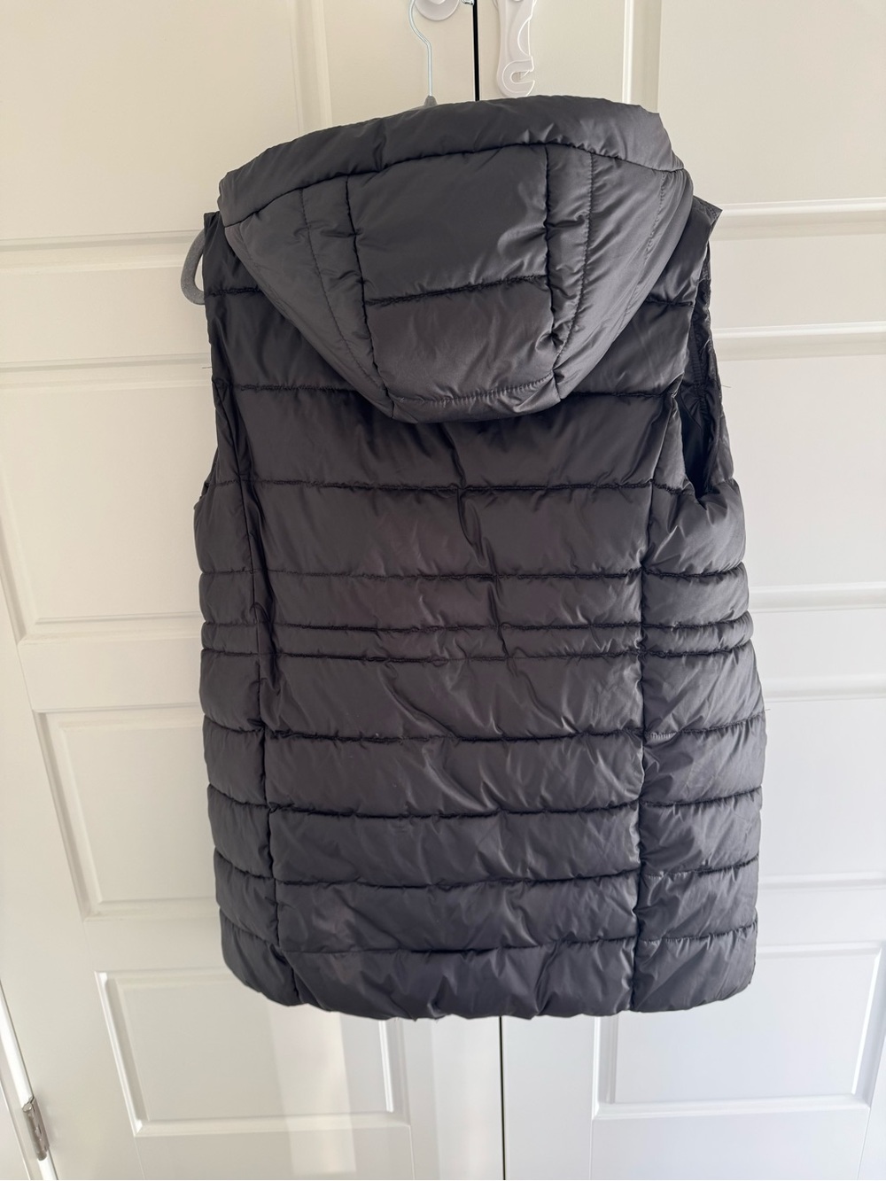 H&M maternity and babywearing puffer vest - Picture 2 of 3